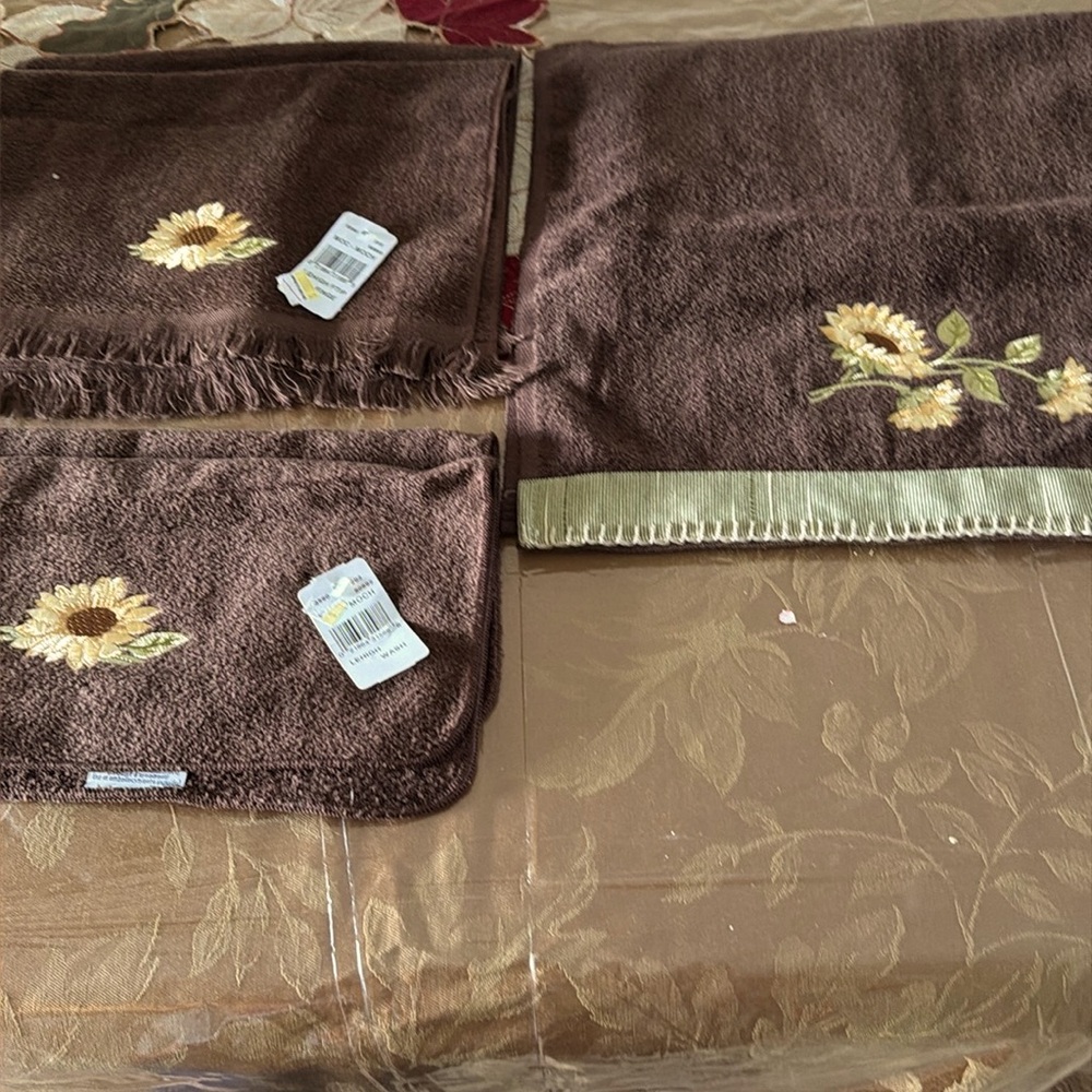 New Avanti Towels Set